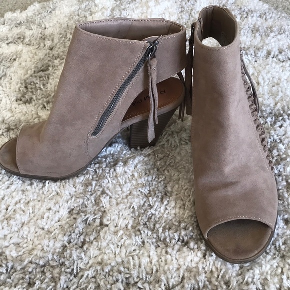 Fringed Heels - Picture 3 of 3